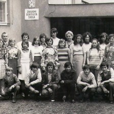 Základní devítiletá škola v Bouzově, 9. třída, 1976-1977, třídní učitel:  Ivo Karger, od 1.4.1977 Milena Strádalová